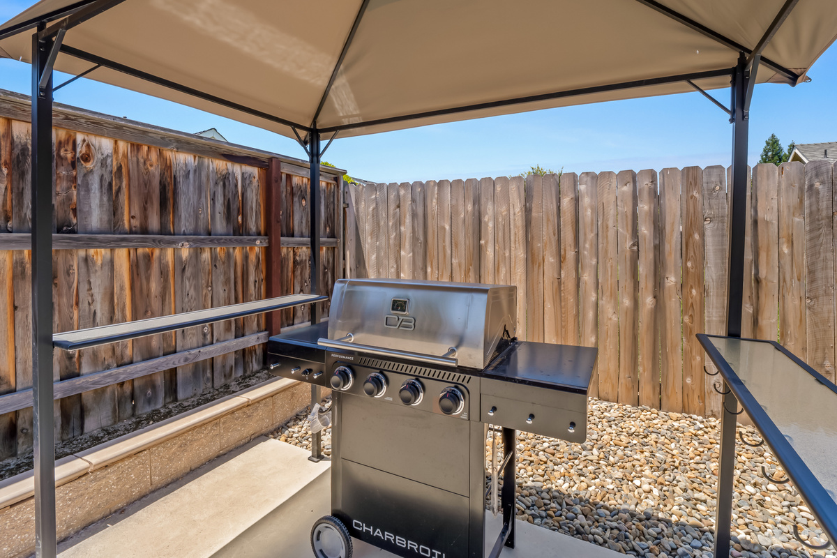 Fire up the BBQ and enjoy outdoor dining in your private backyard retreat. The covered grilling station makes it easy to cook and entertain no matter the season.