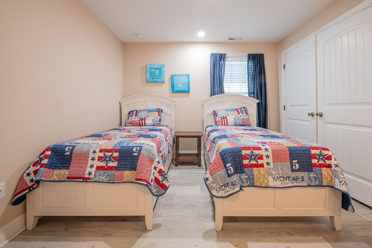 Two Twin Bedroom 6