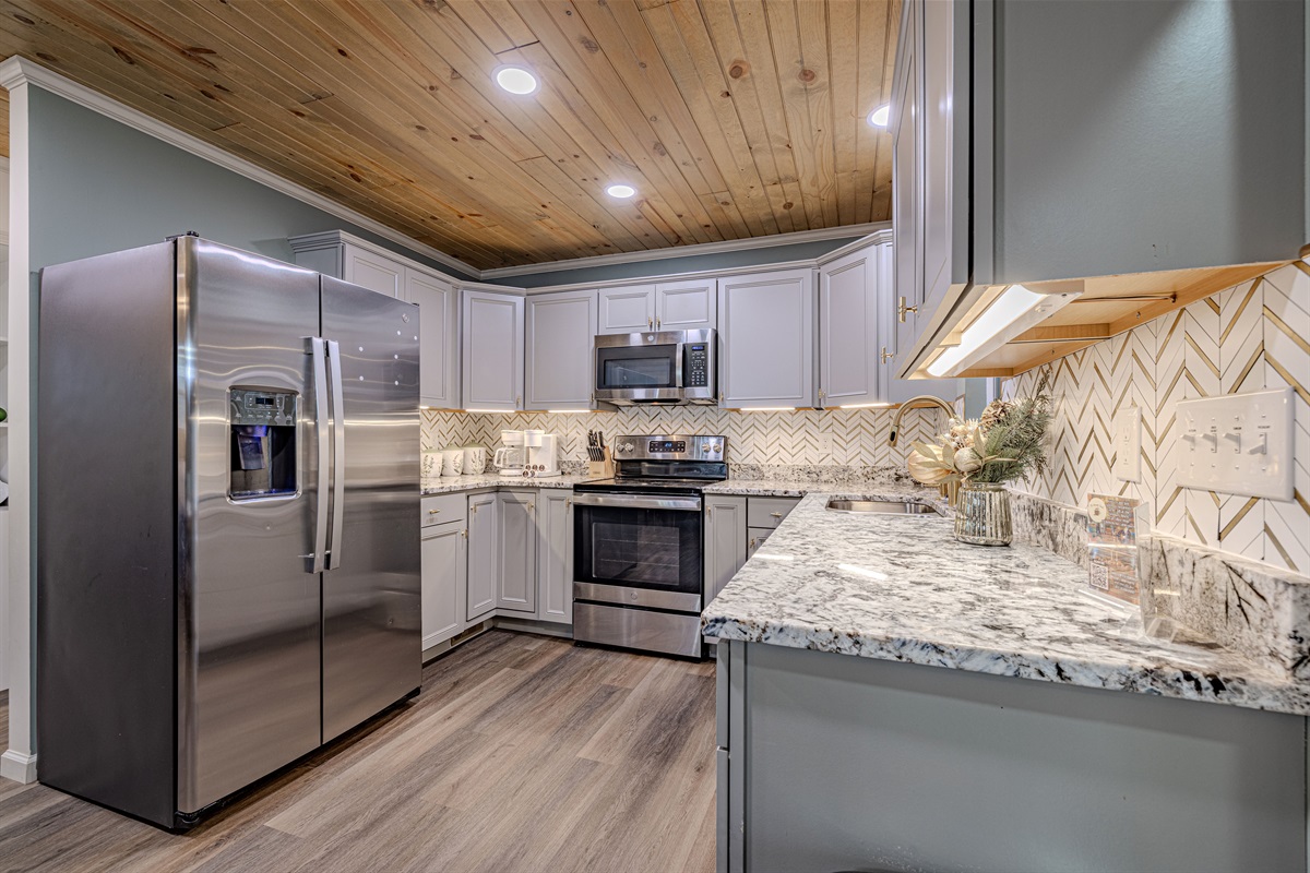 Cook and socialize! This fully equipped kitchen features stainless steel appliances, granite counters, and a stylish chevron backsplash.