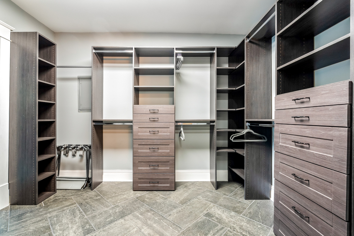 Built for extended stays or wedding parties. The Paris Suite includes a massive, custom walk-in closet with ample shelving and hanging space to keep your wardrobe perfectly organized.