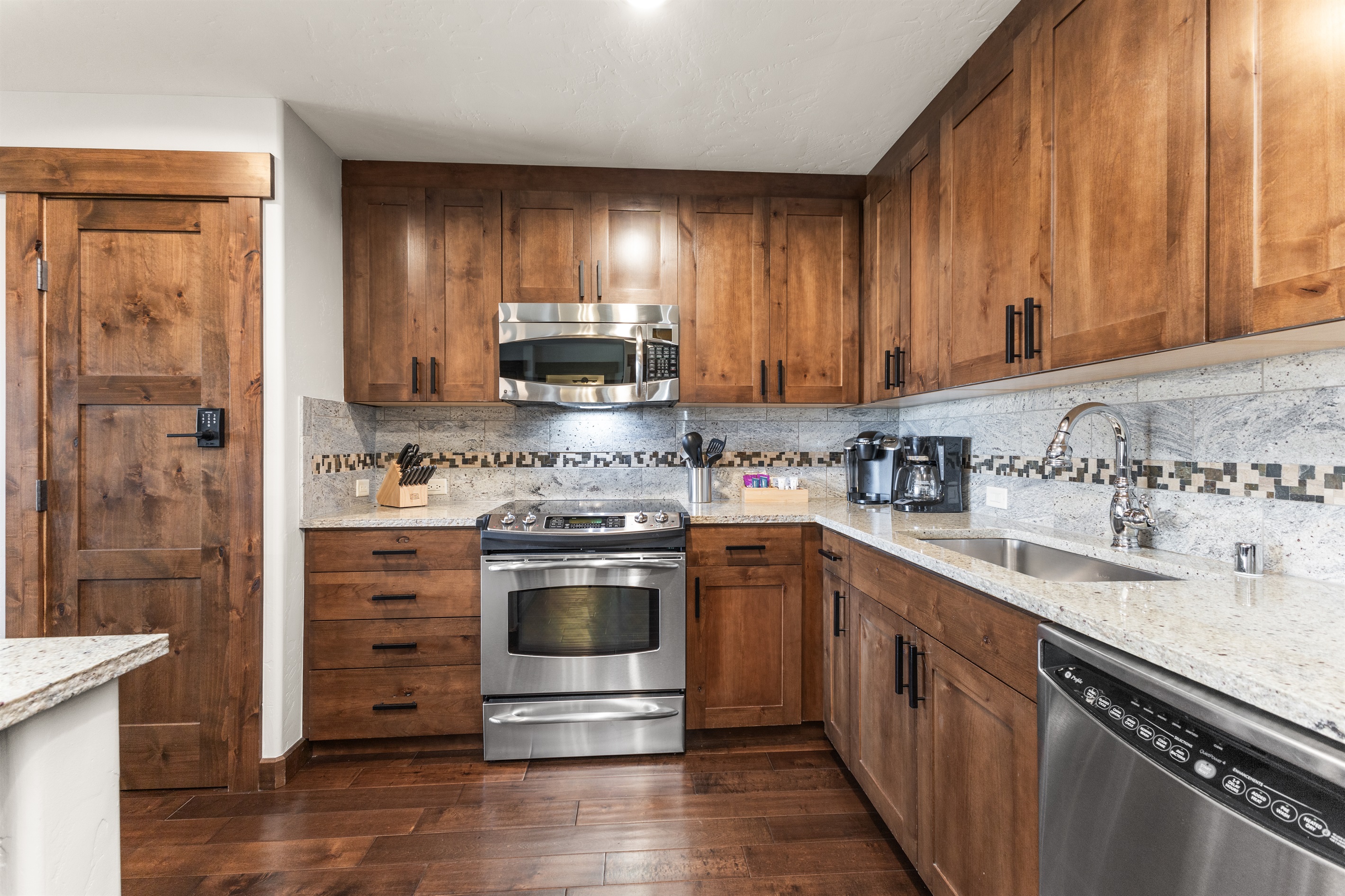 Kitchen | Stove | Microwave