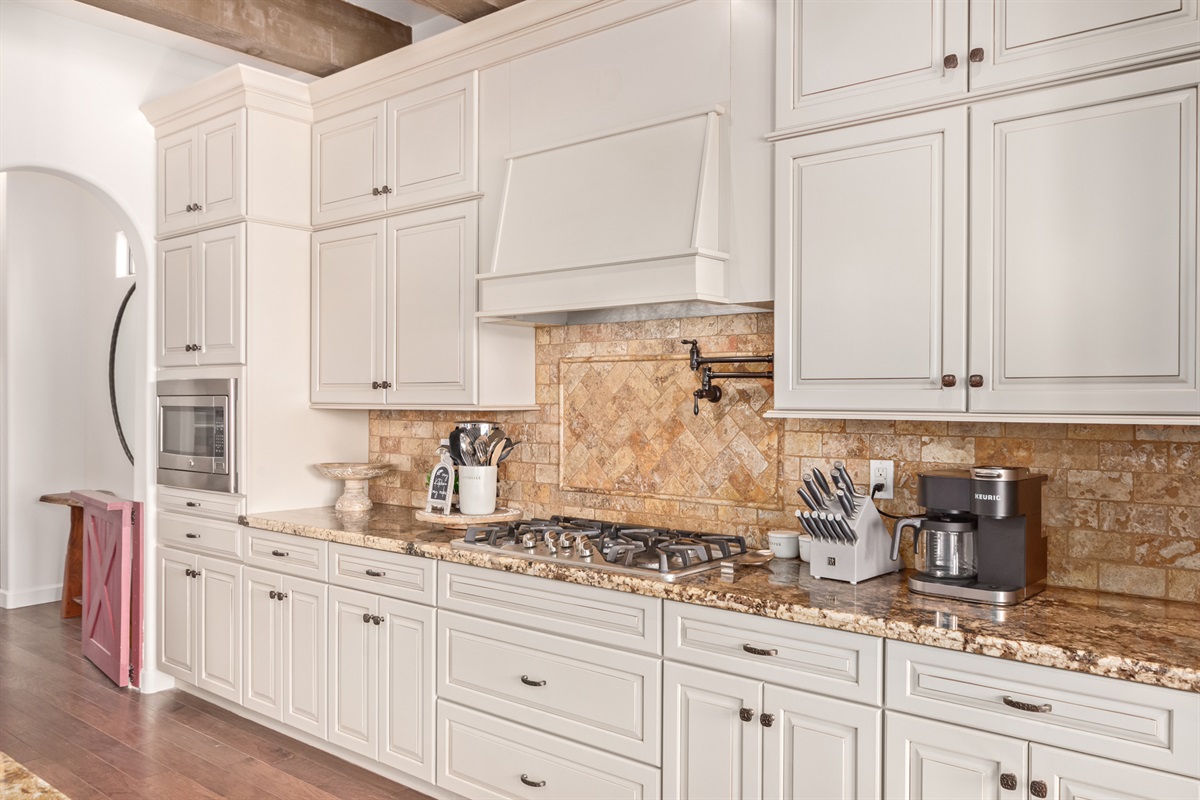 well appointed kitchen w/ ample counter space