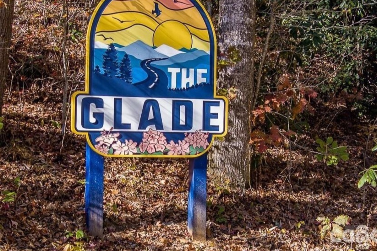The sign at the entry to Glade Mountain development