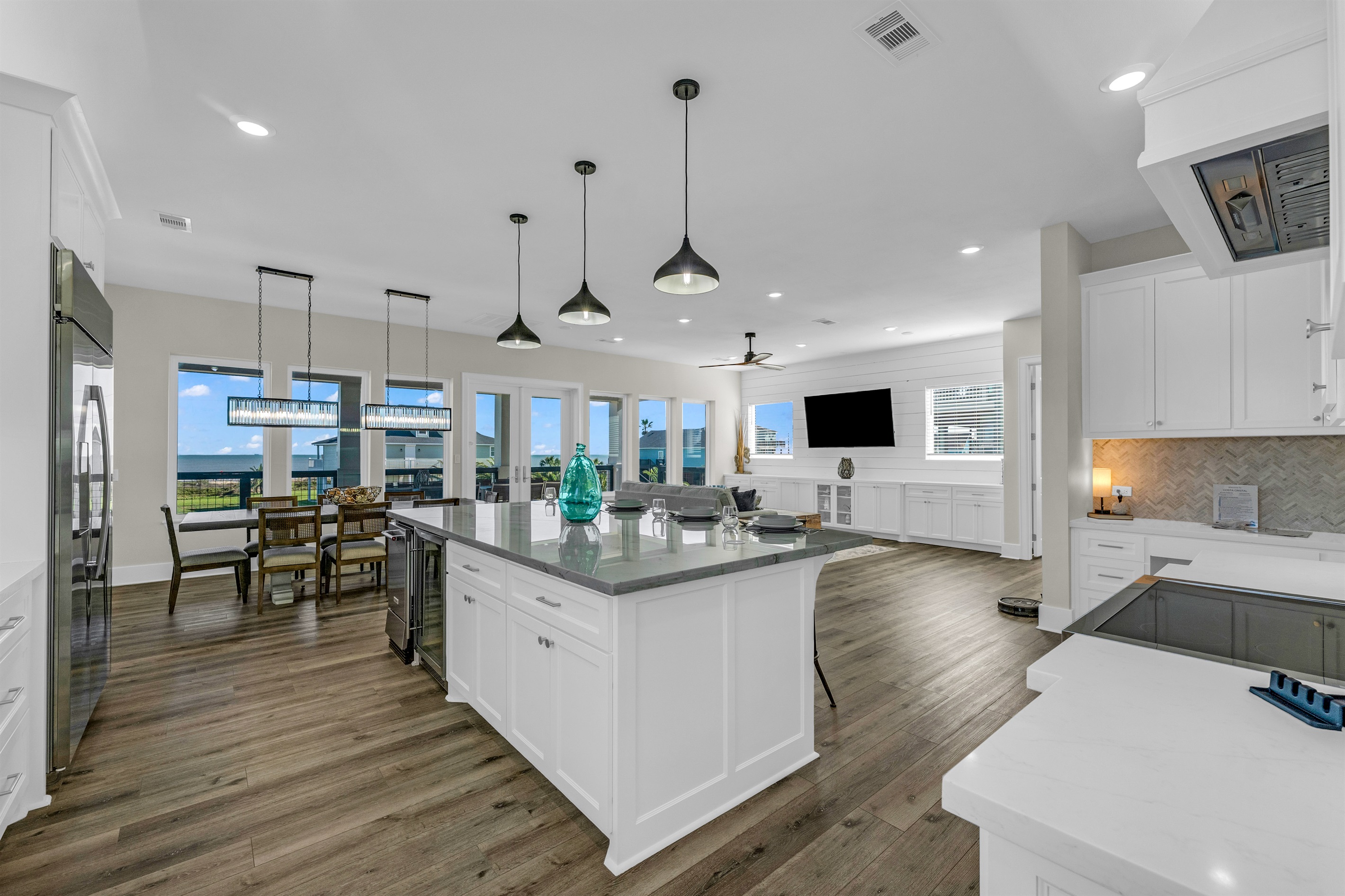 Costa Cristal Kitchen: Step into a sleek kitchen where clean lines and modern finishes create a seamless, contemporary look. Every detail, from the polished countertops to the streamlined cabinetry, exudes sophistication and style.