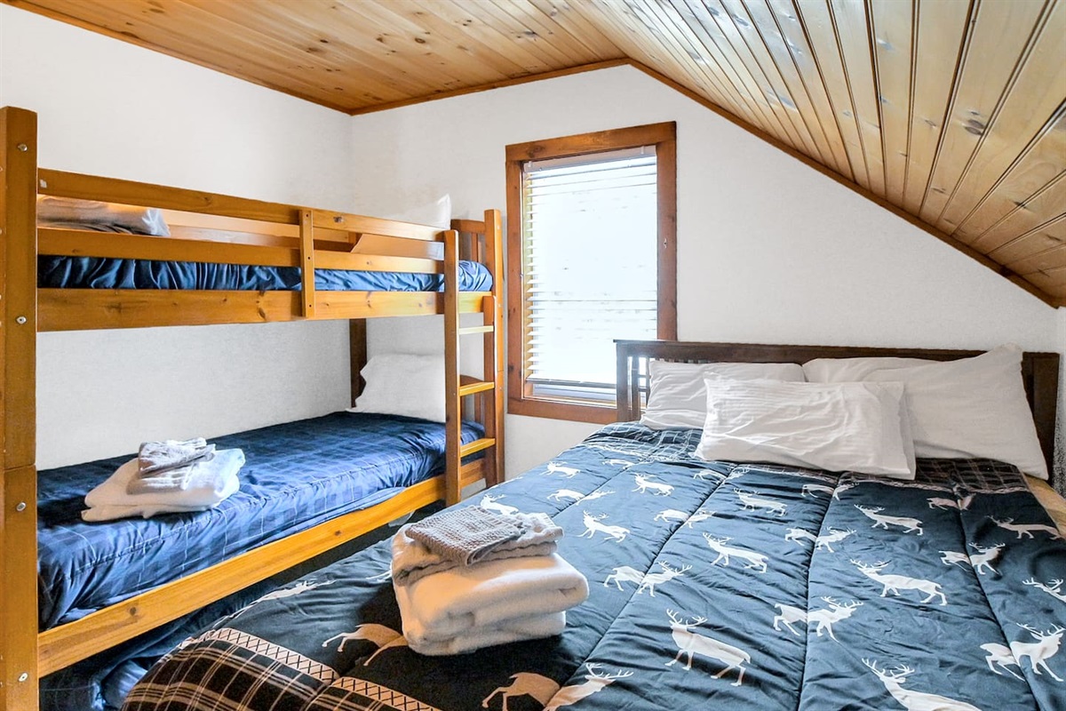 This cozy room includes a twin-over-full bunk bed—perfect for kids or teens.