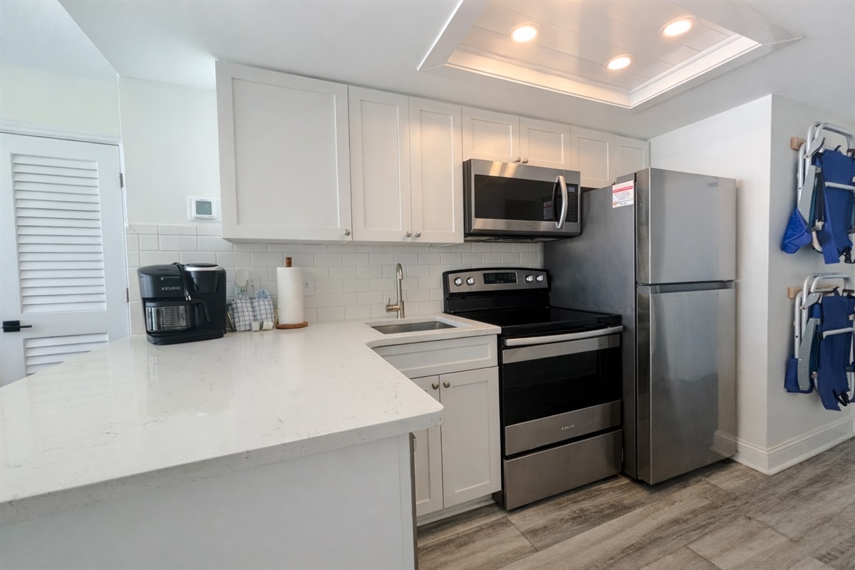 Full kitchen for those days you stay in.