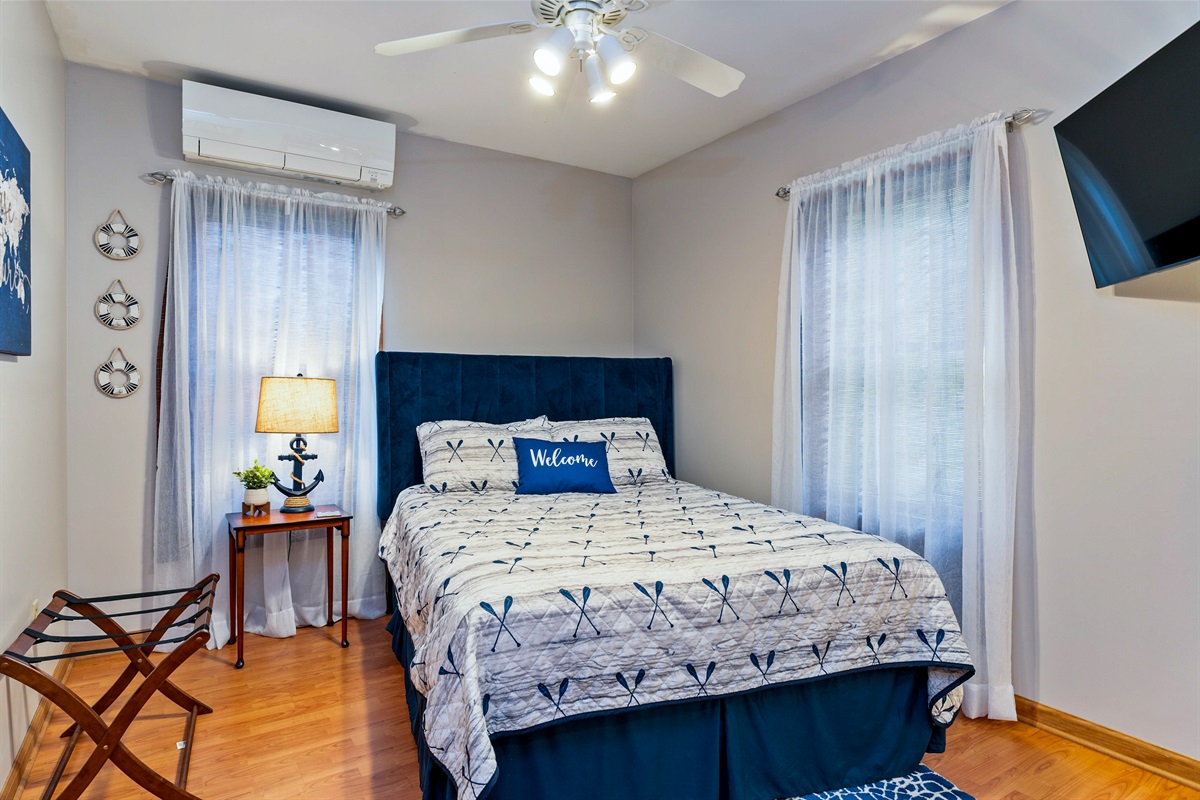 Queen Main floor bedroom