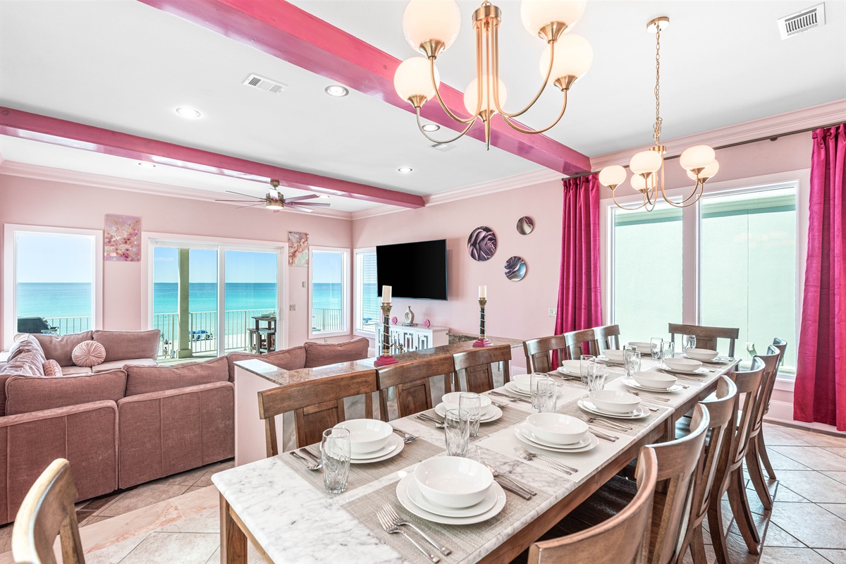 Dining for 14+ with Gulf Views: Spacious indoor seating for 14, plus 4 at the bar, ensures room for everyone.