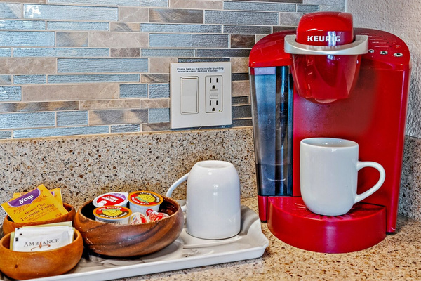 Coffee station with starter pods