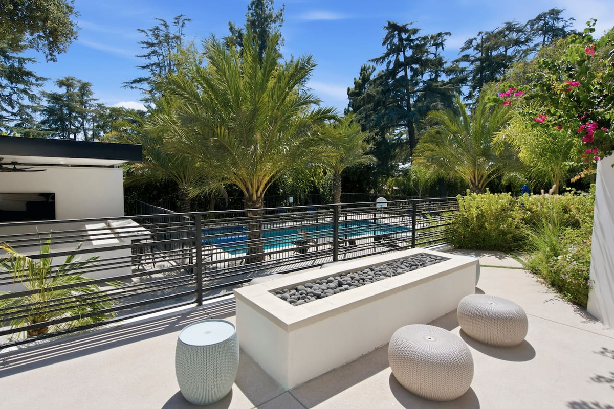 Everything you need for a relaxing day by the pool, all in one space.