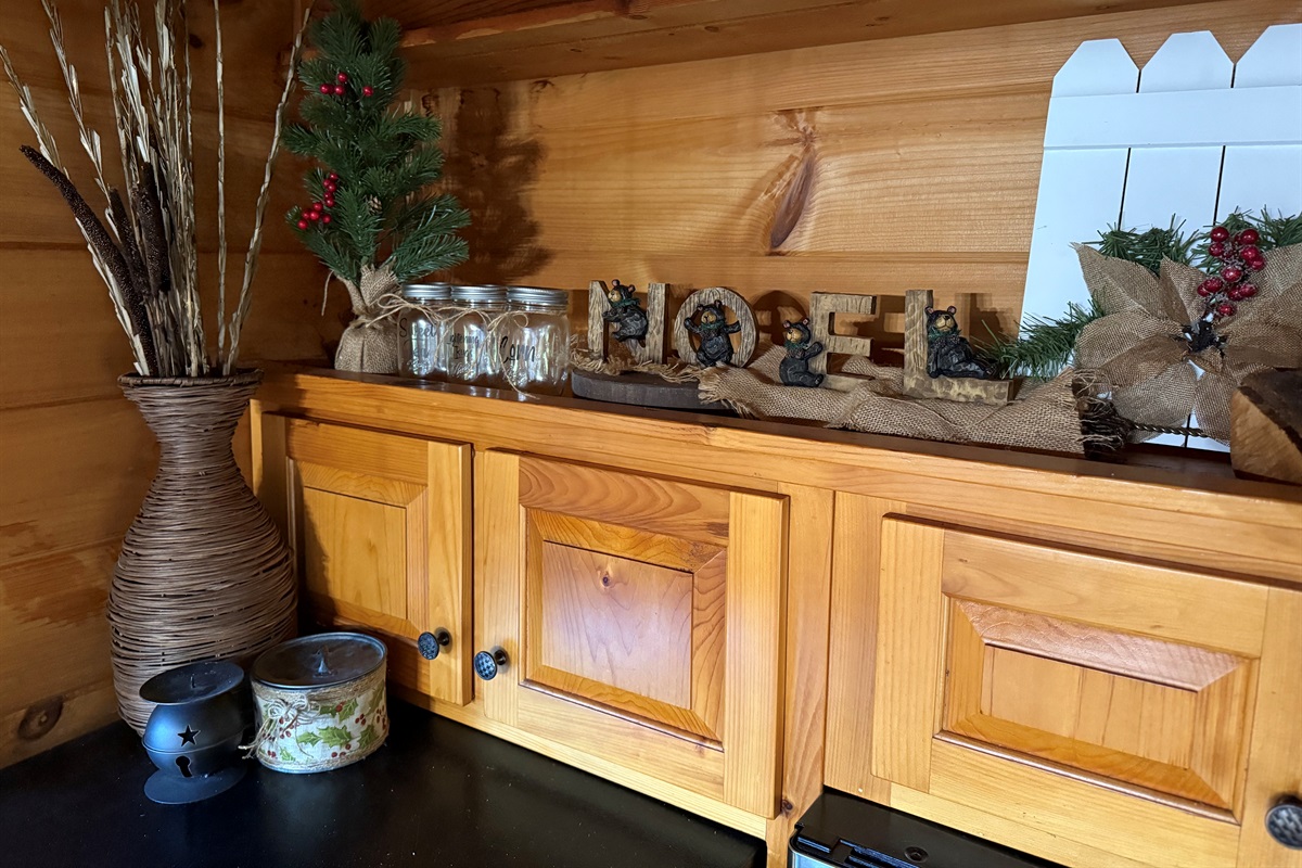 Cozy holiday accents to welcome your family to the Smokies.