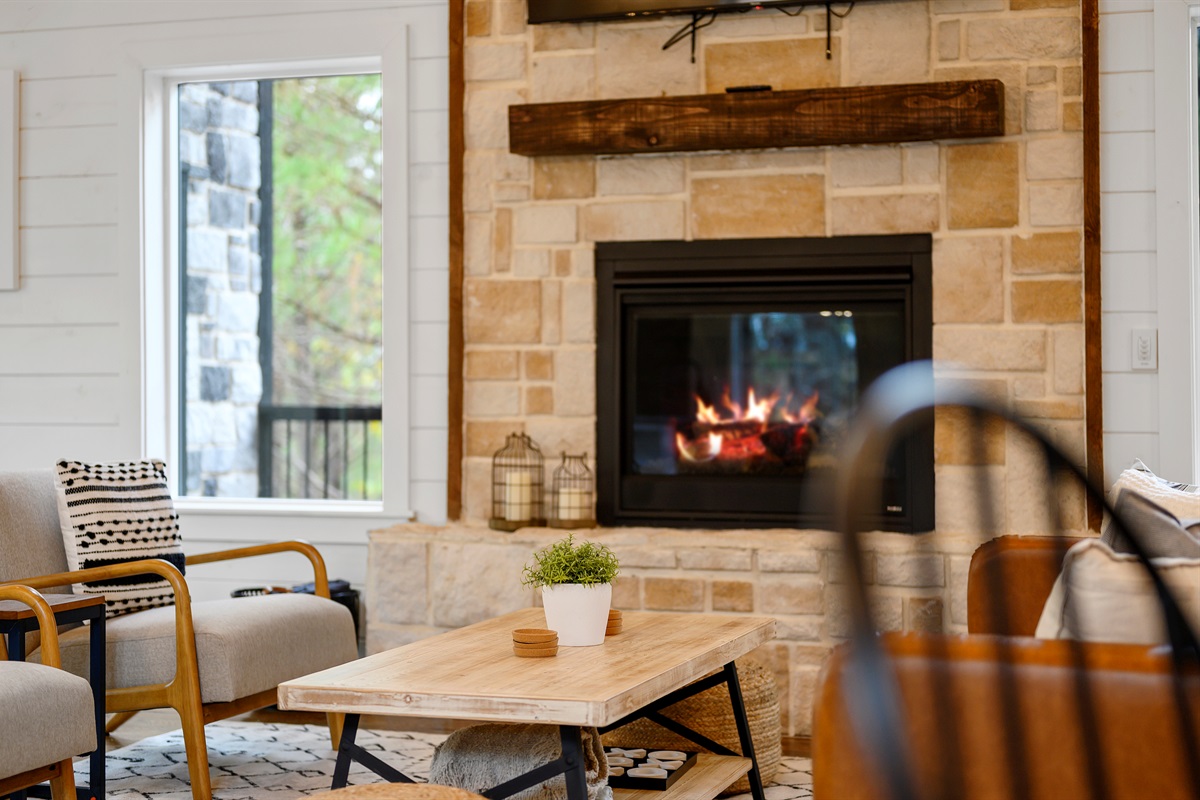 Living room fireplace moments that make slowing down feel effortless.
Curl up by the fire, sink into the cozy seating, and enjoy the kind of peaceful cabin atmosphere that instantly feels like home.
