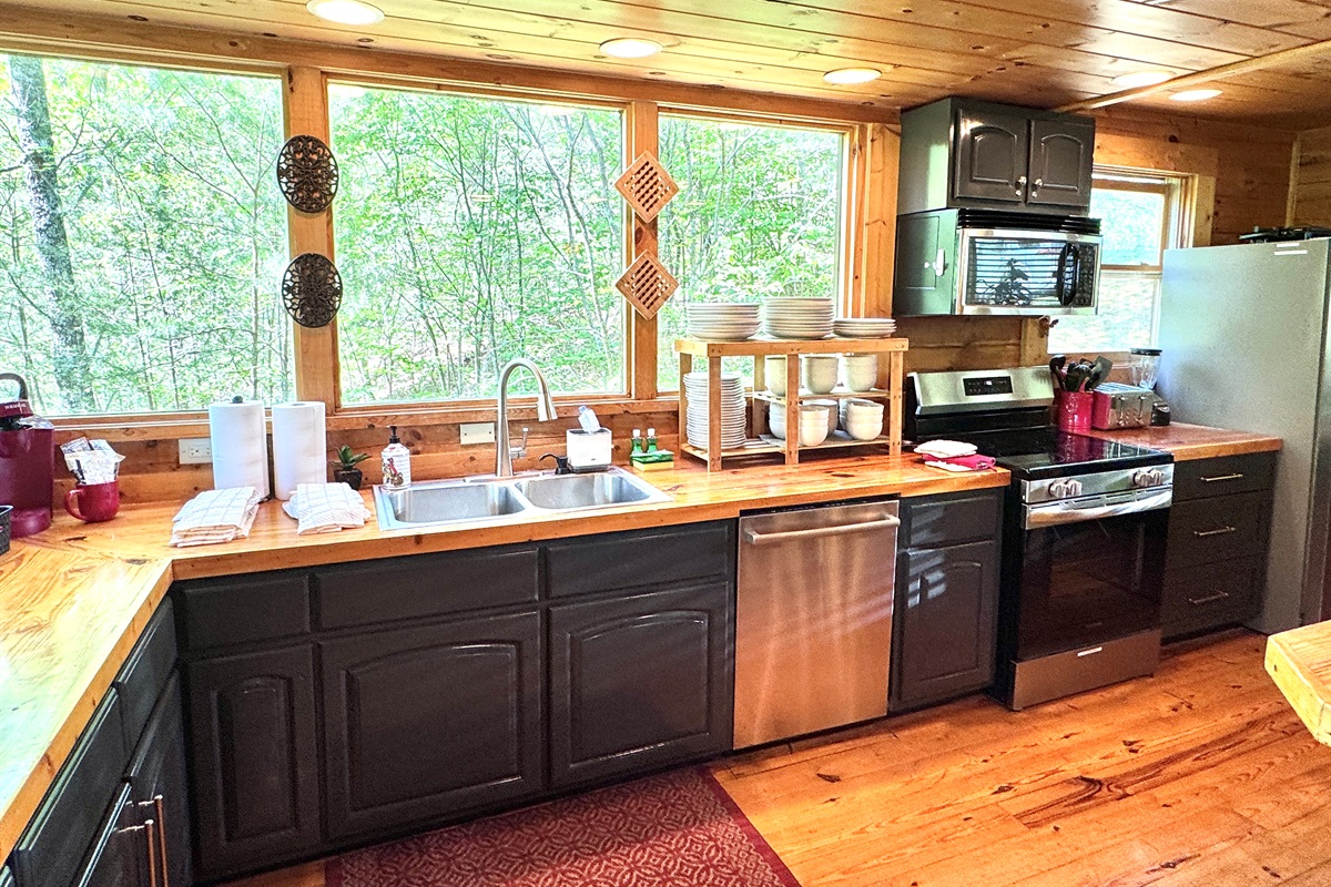 Updated kitchen, stainless appliances, very well stocked.