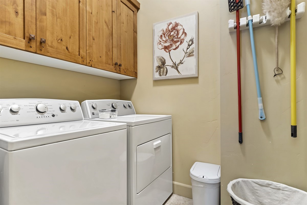 In-home laundry with washer and dryer—perfect for longer stays and added convenience.