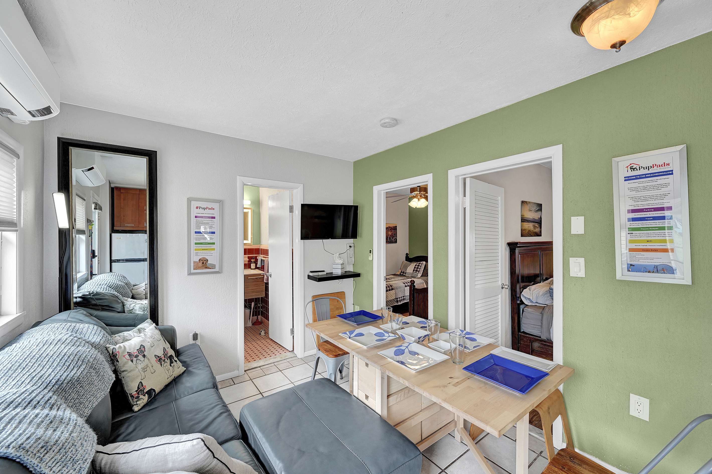 Need to feed a crew?  Open both leaves of the drop leaf table and easy seating for 6! More if you want to cozy up and put the table at the couch.