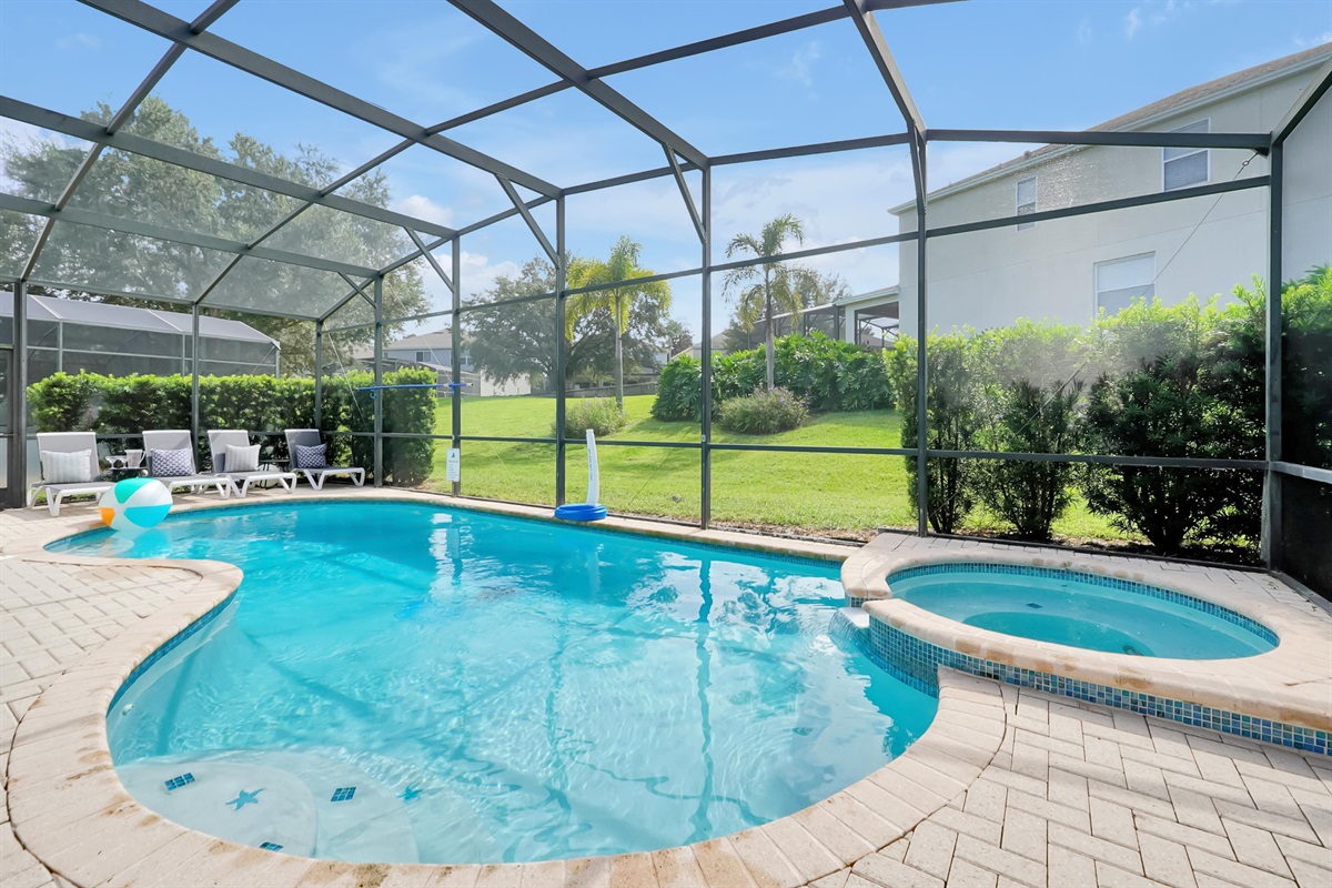 Private South Facing pool and Spa