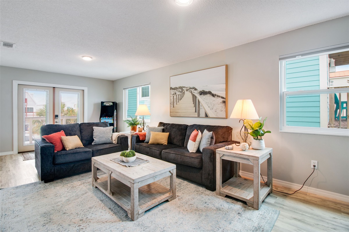 Living room/Queen sleeper sofa