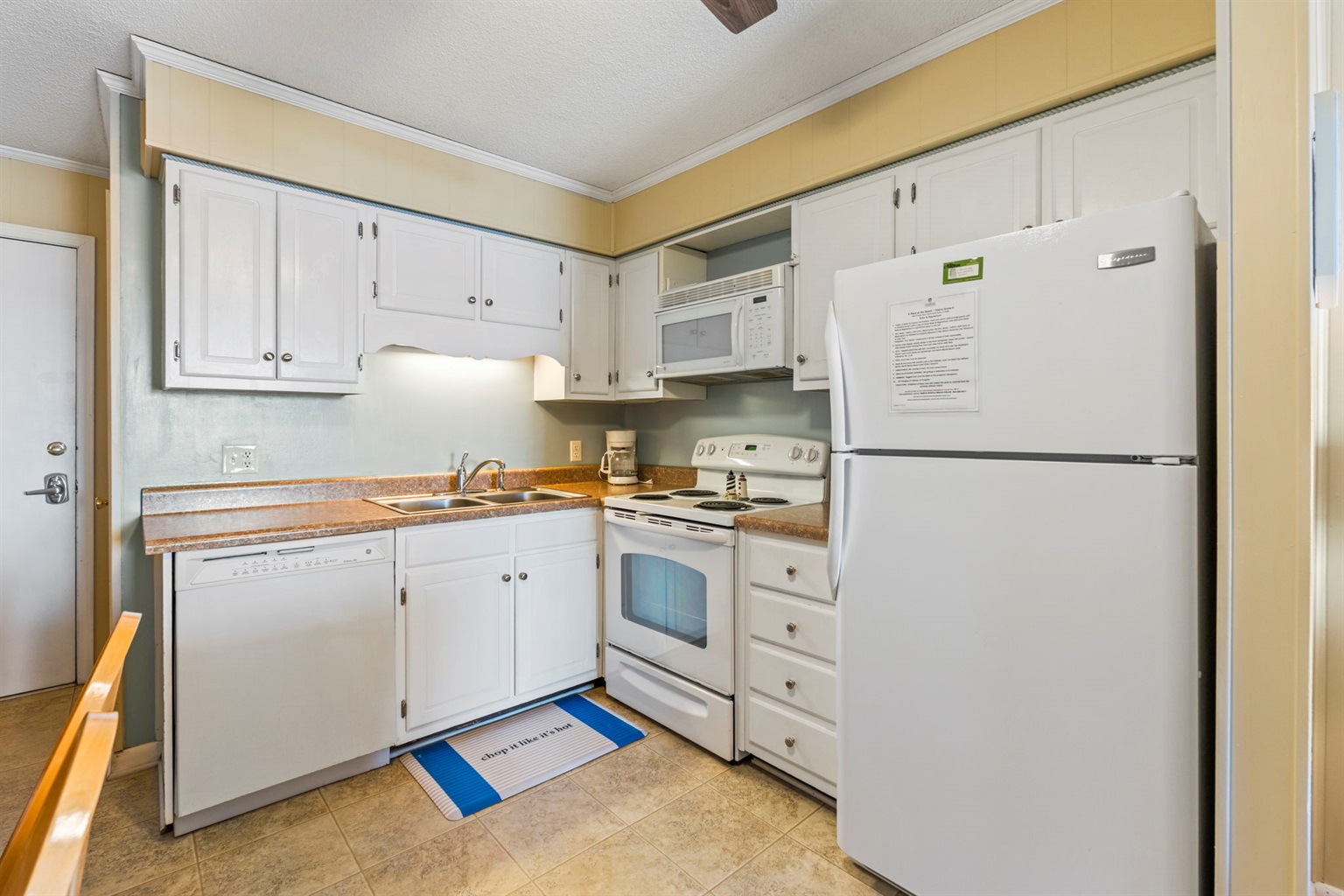 Clean and convienent kitchen with everything you need