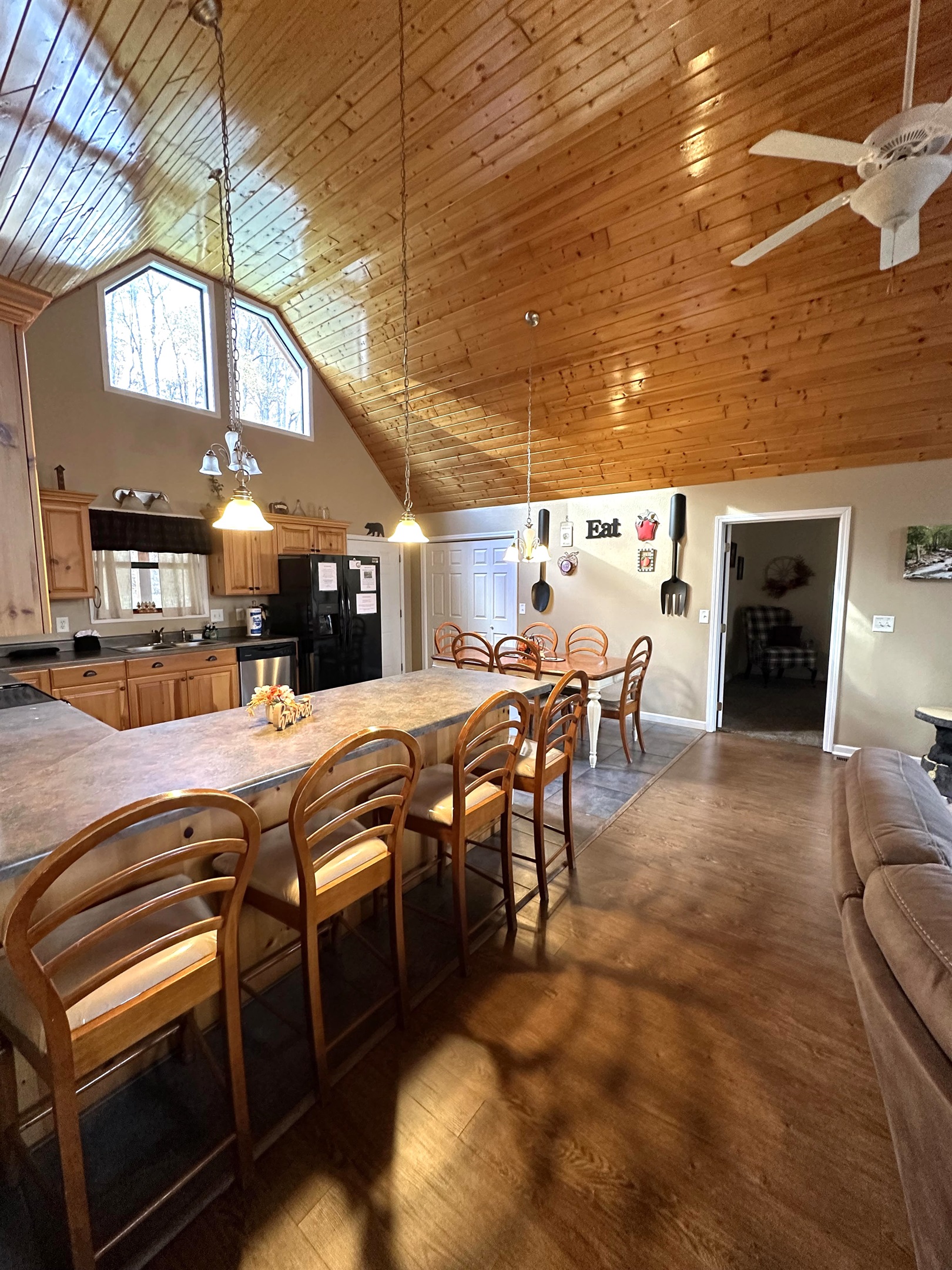 Spacious Dining for 6 – Gather around the table to share meals, play board games, or plan your Smoky Mountain adventures. 