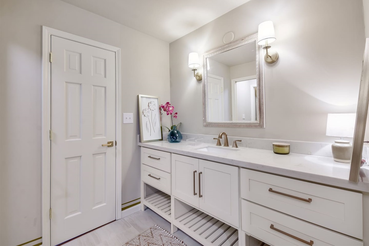 Fully updated Primary Bath