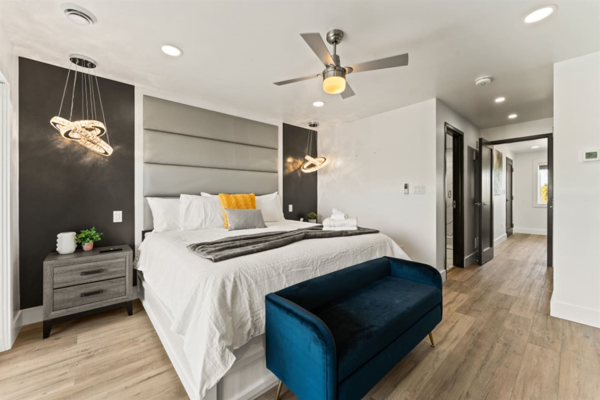 Modern minimalism encourages a calm and relaxing space for sleeping.