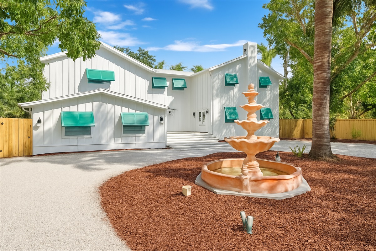 6 Bedroom / 9 Bathroom Massive Vacation Home