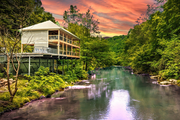 Welcome to "Take Me to the River" Cabin. Perched right above the famous "Little Pigeon River" in Gatlinburg. Enjoy your favorite drink on the deck overlooking the river, watch wildlife pass through the trees, and don't forget your private access below you.
