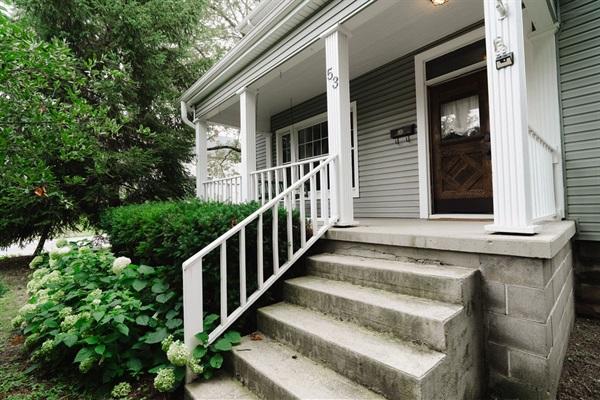Entrance to the front of the house