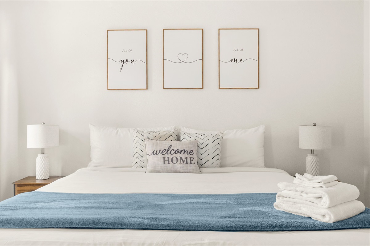 Soft, serene bedroom with a cozy “welcome home” touch 🛏️✨
