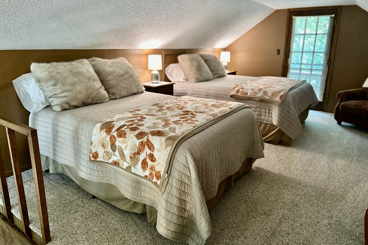 Loft with queen and full beds