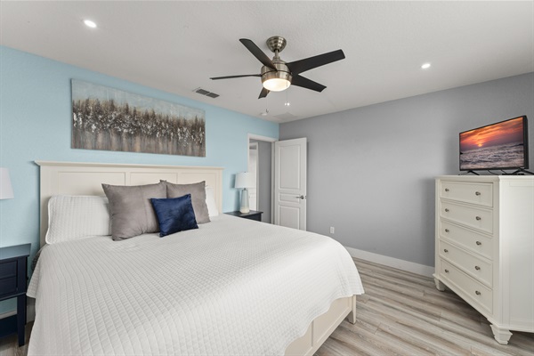 Upstairs 2nd King bedroom ensuite