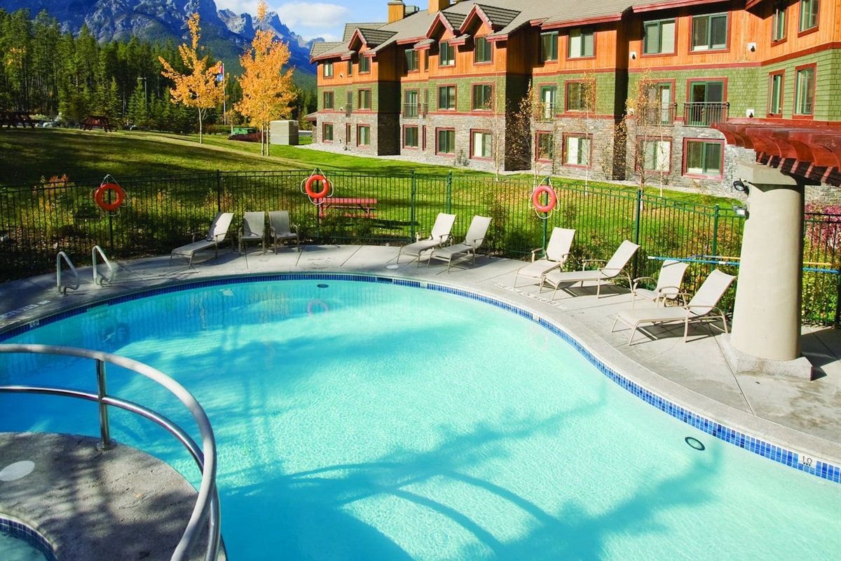 Outdoor Pool & Hot Tub