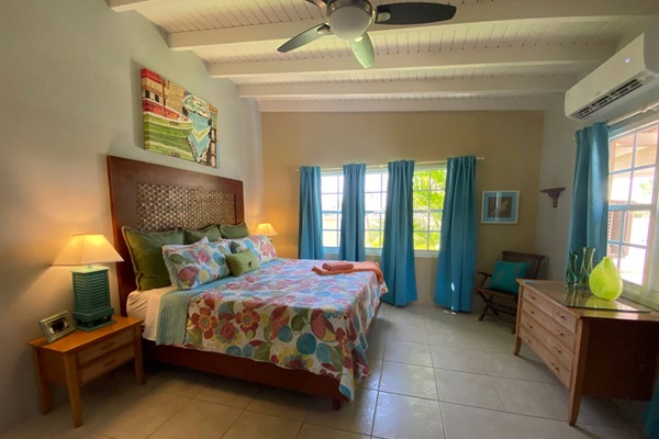 1st Floor bedroom with King size bed