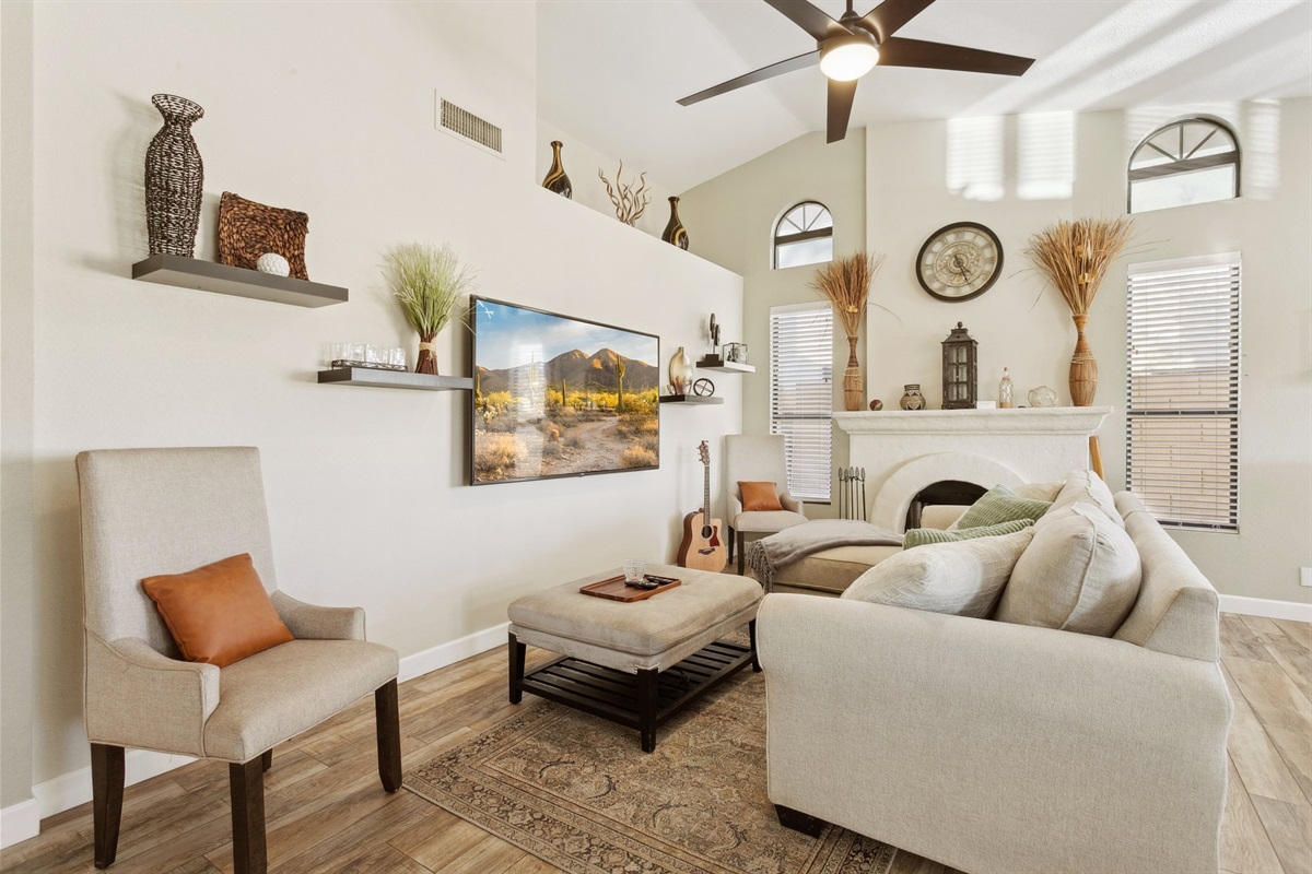 Lakefront Oasis w/ Pool & Hot Tub · Garden Lakes | 3 Bed 2 Bath — Lakefront Oasis w/ Pool & Hot Tub | 3b • 2bth, Avondale, Arizona — photo 14