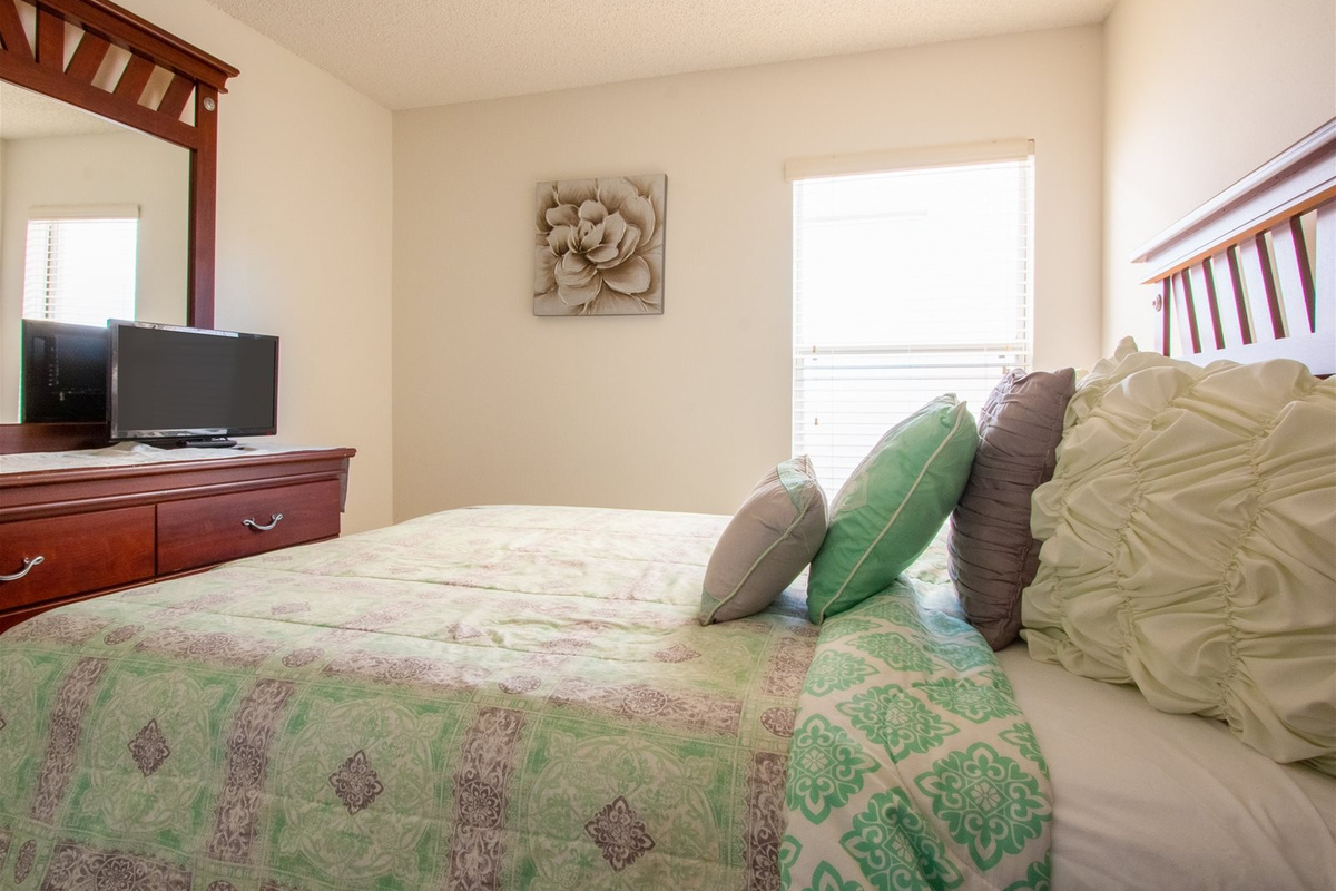 Full Bed, TV in every bedroom!