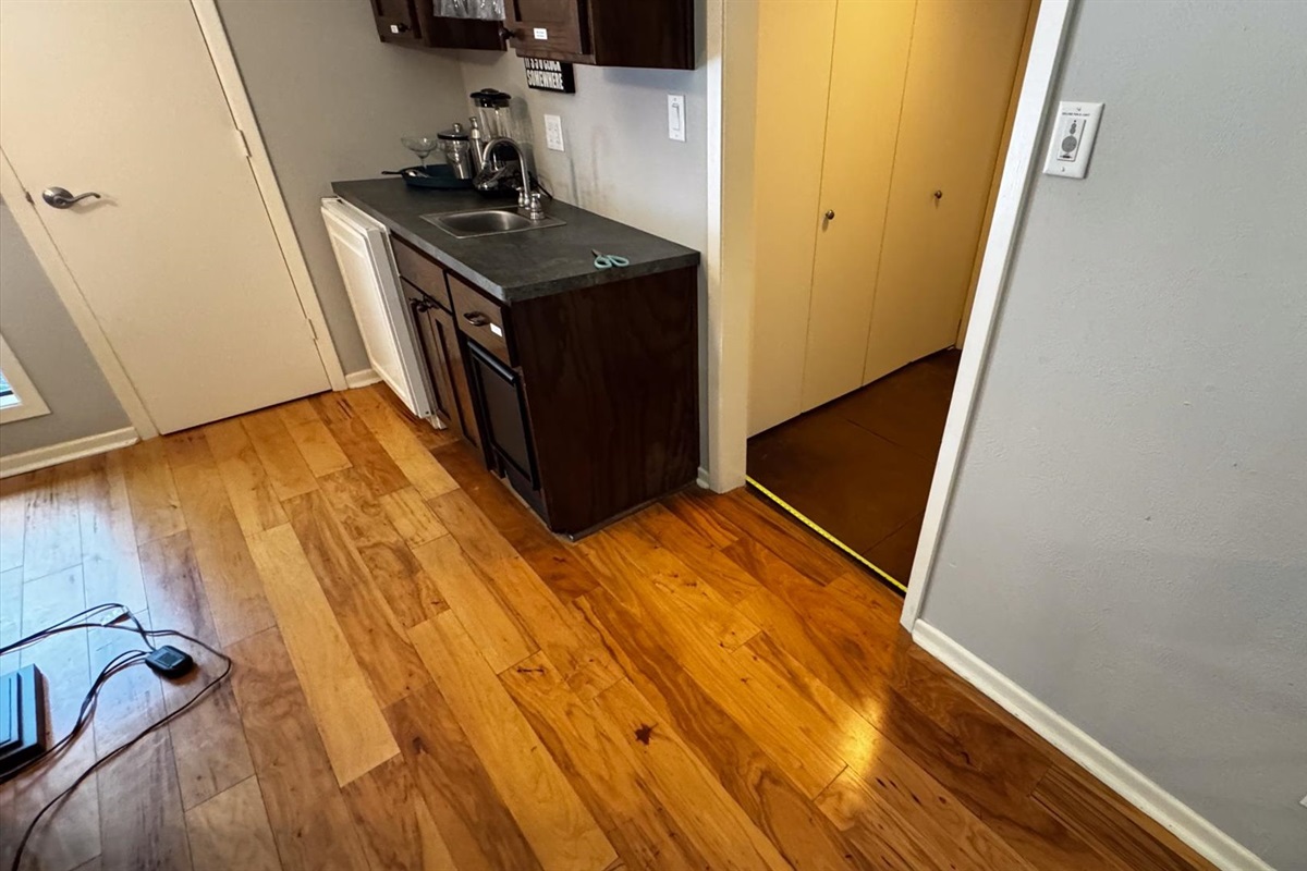 Living Room with wet bar. Yes please!