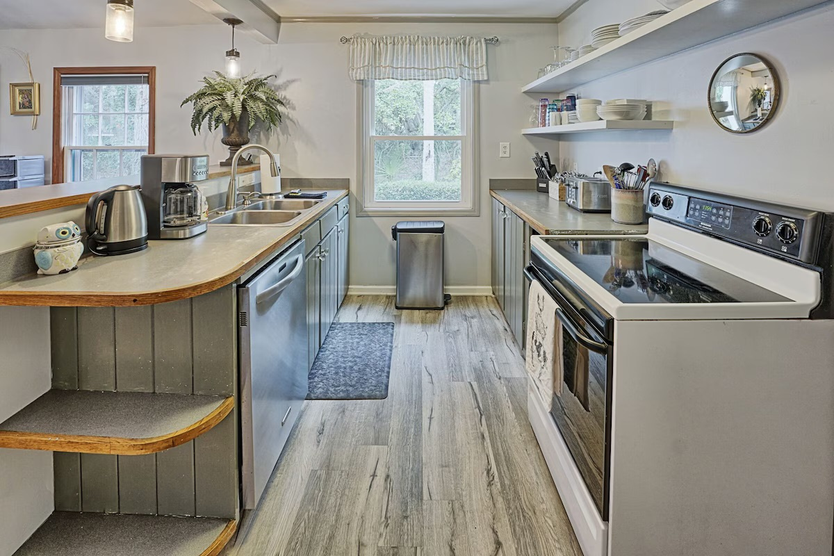 25 21st Avenue | Seas the Day | Kitchen | IOP Escapes