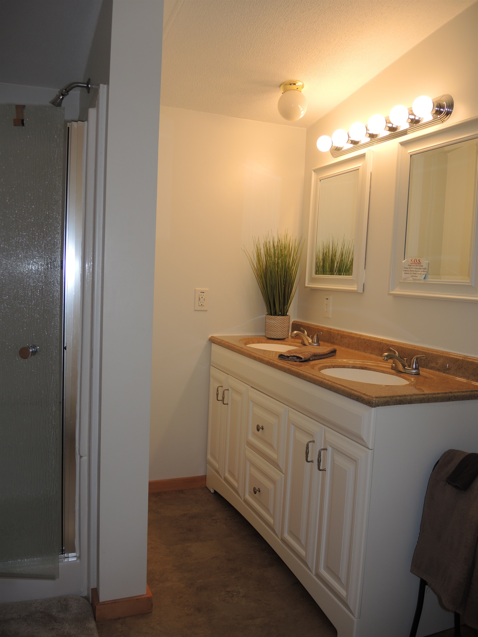 Ensuite bath with shower
