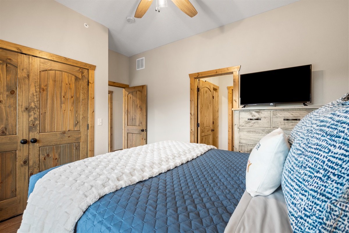 Queen bedroom with Jack N Jill bathroom with walk in shower 