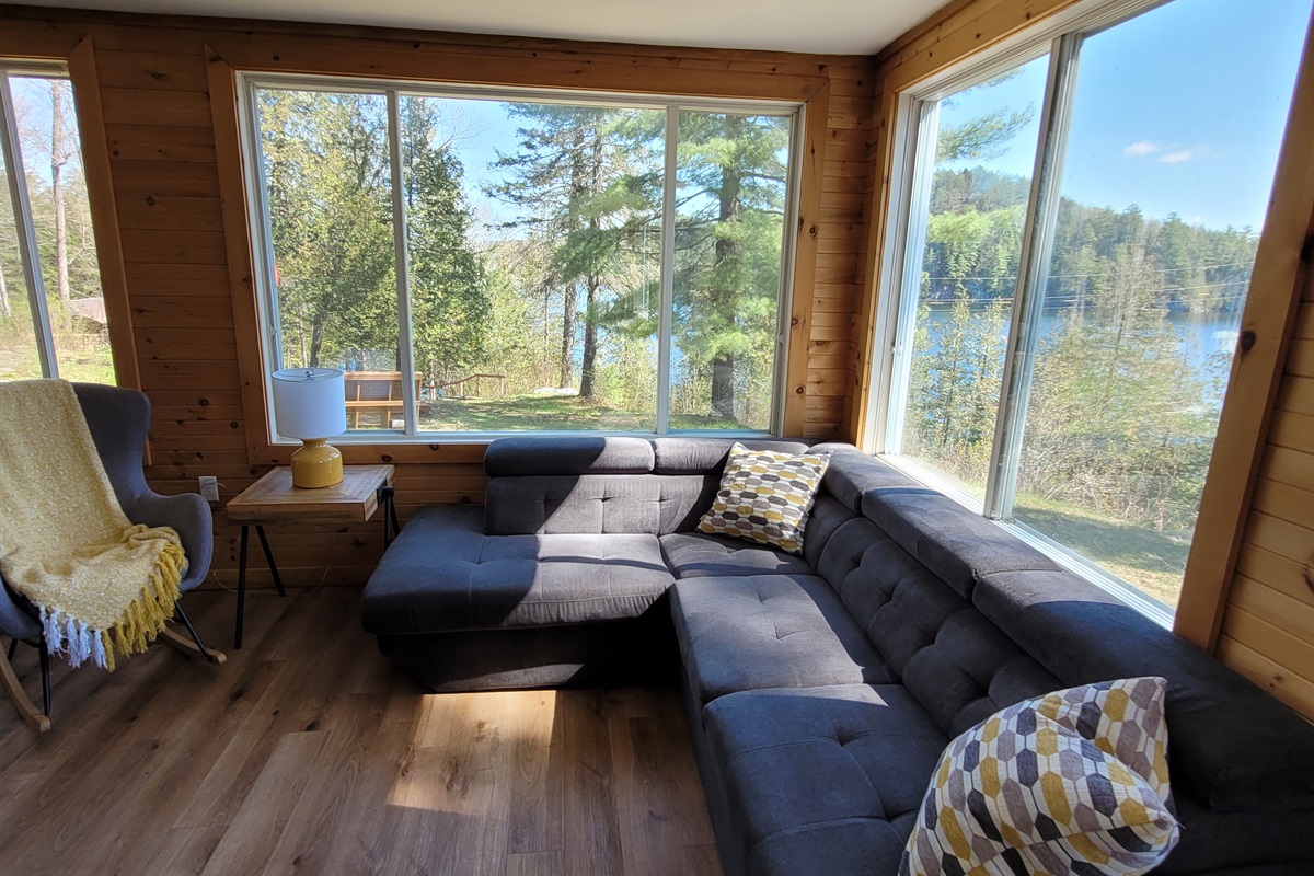 Relax in comfort with lots of companions and friends