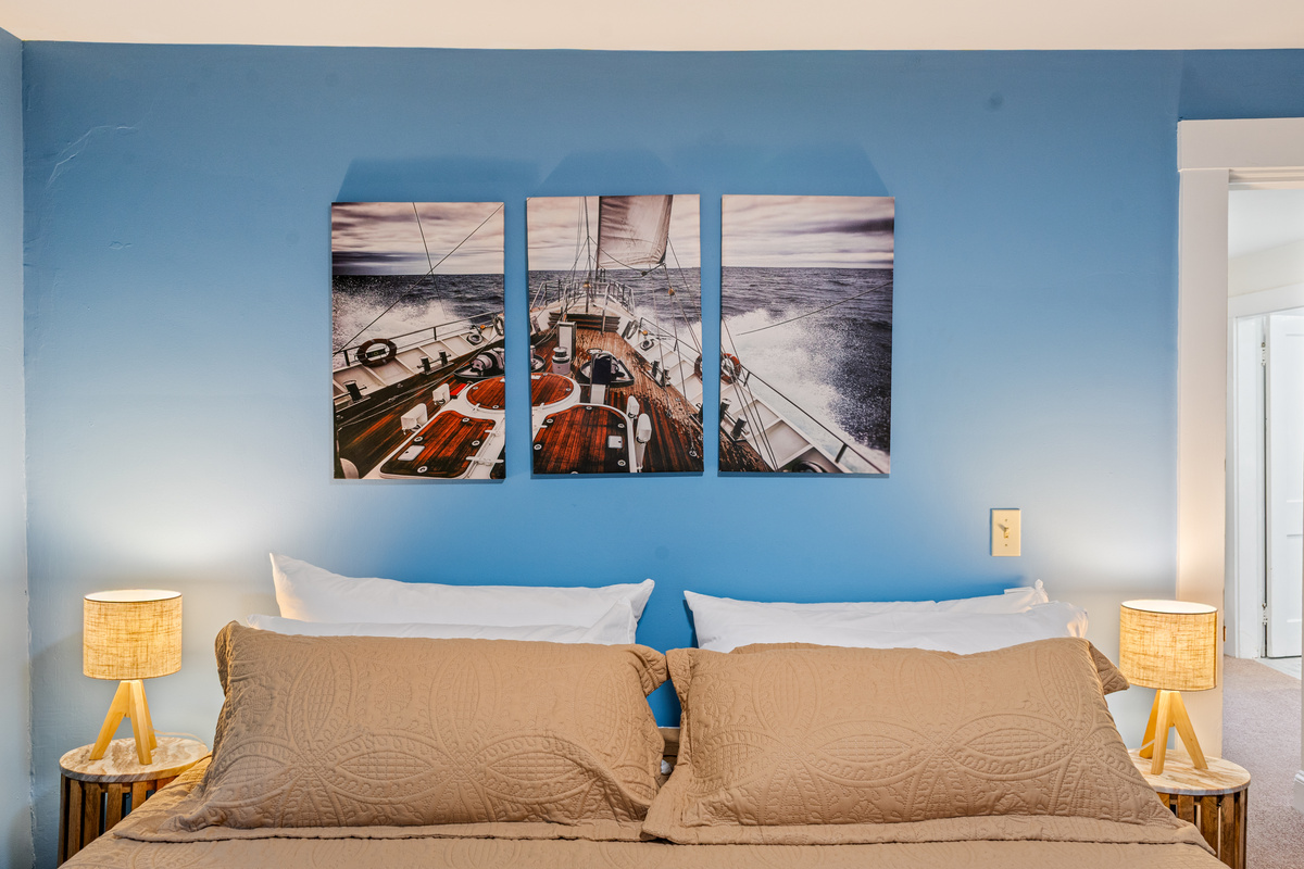 Resting your head back, the expansive canvas art of a ship cutting through the waves sets the perfect ocean tone for your stay. The soft glow of the matching bedside lamps provides an incredibly cozy atmosphere for late-night reading in bed.