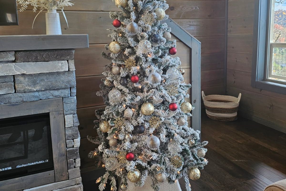 Cozy holiday vibes with our beautifully decorated Christmas tree