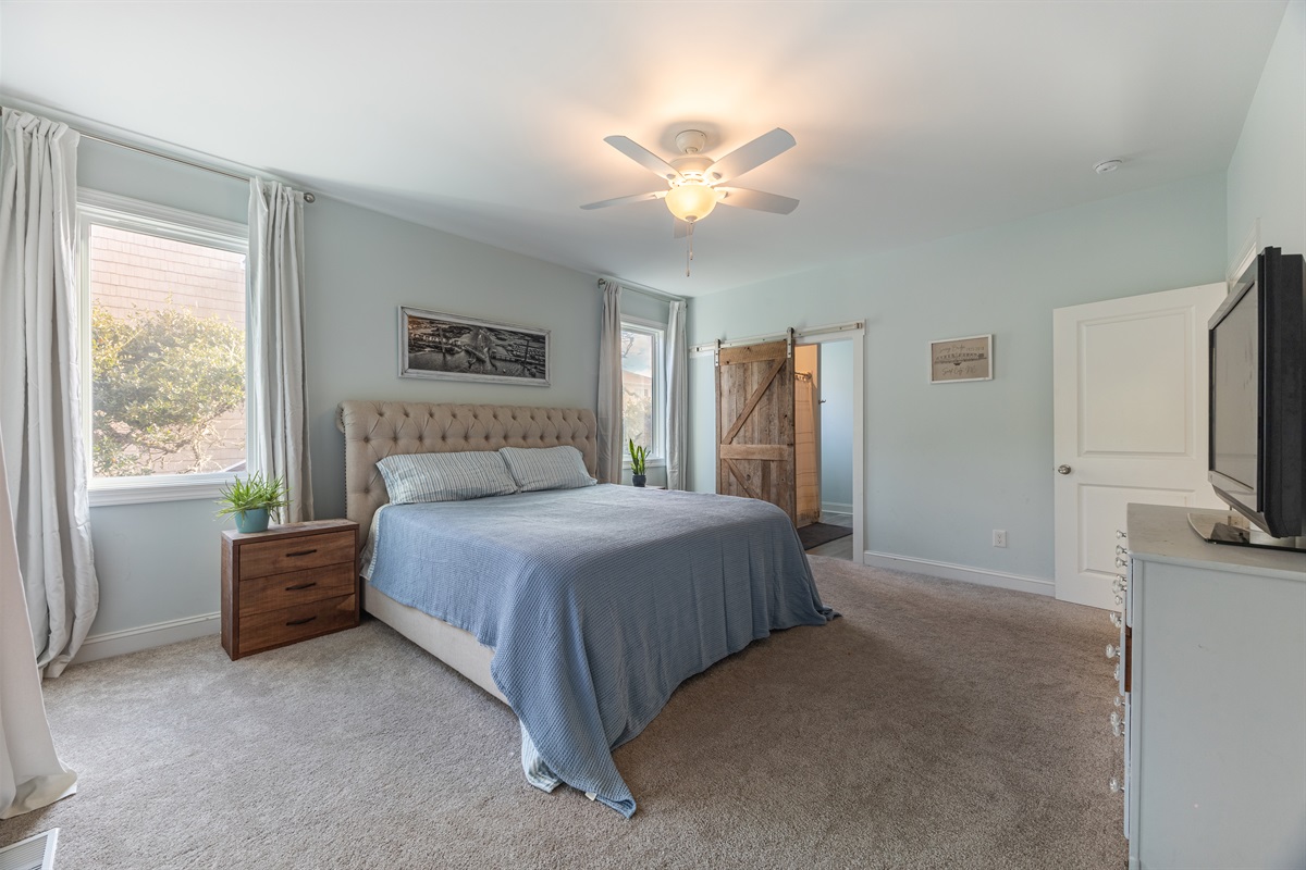 Rest, relax, and recharge in this king-sized retreat.