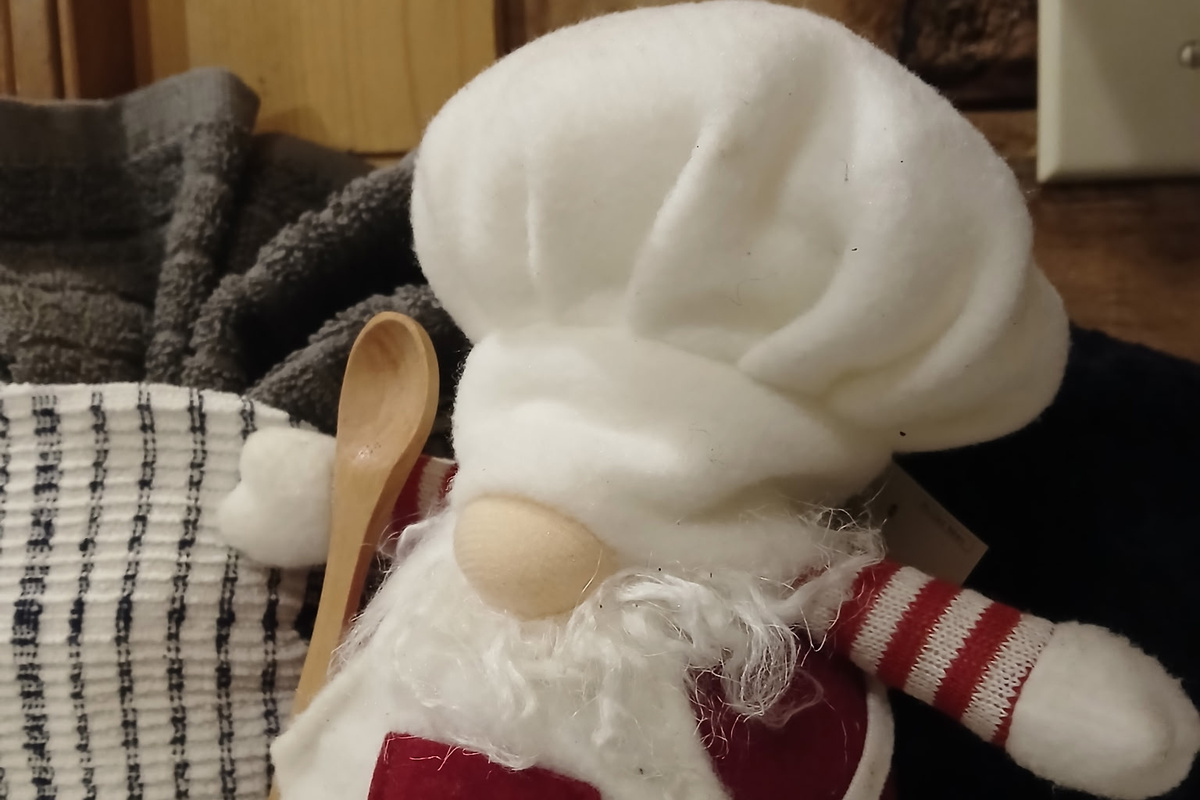 Some light Christmas touches in December - book your holiday stay today!