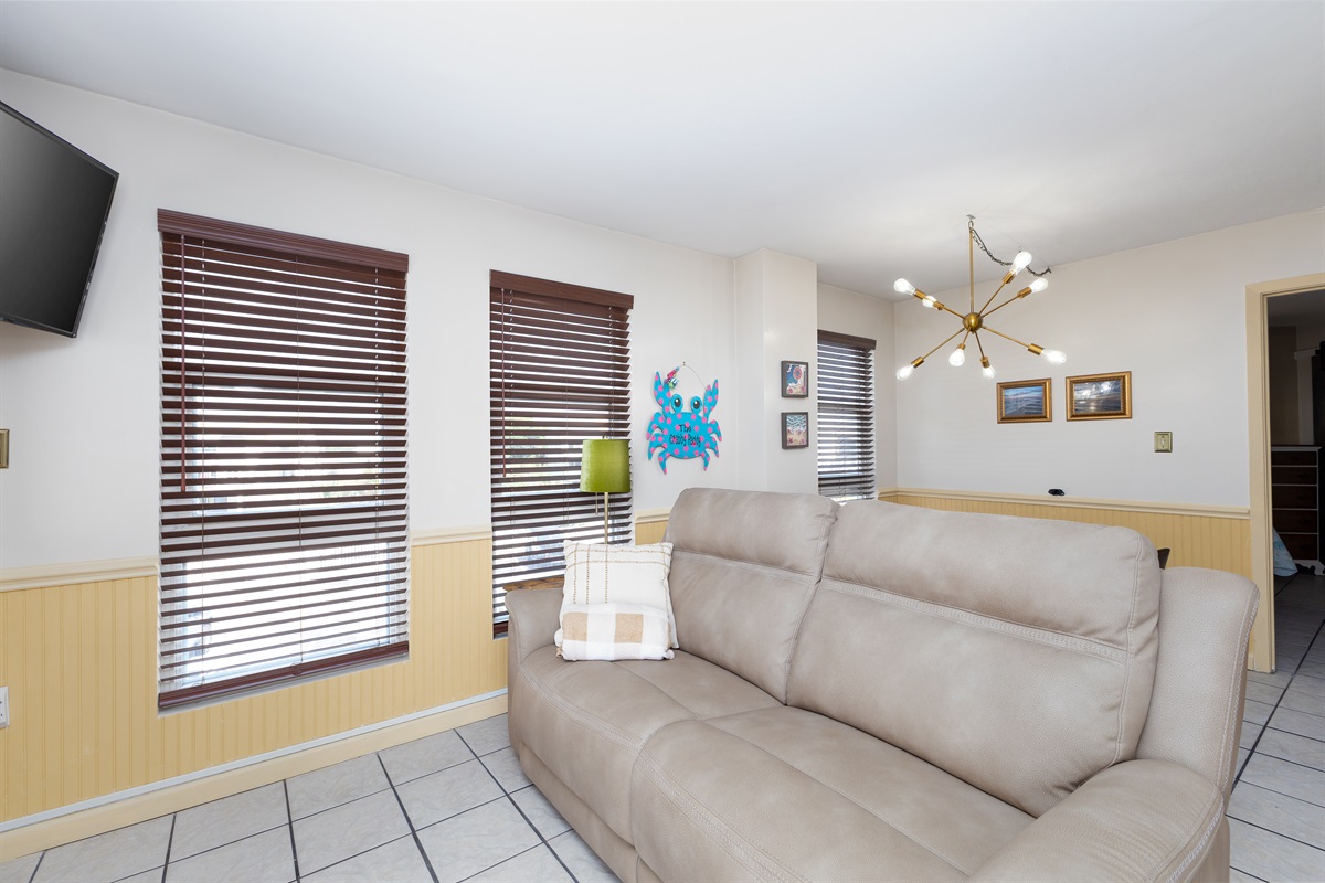 Coastal-themed d&eacute;cor adds a touch of seaside charm to the living space