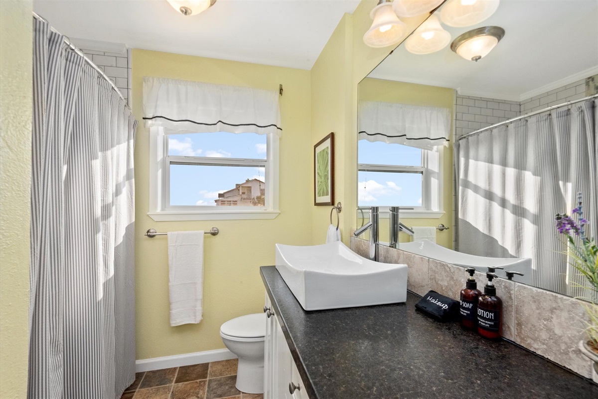 1f9fbfe9615c4cf38417b56f0098b251 Large | Beachhouse | Texas | TX | Vacation Homes | Galveston | Crystal Beach | Kokomo | Breezy Days | Beachfront Elegance | Sunrise Serenity | Southern Sands Property Management, LLC