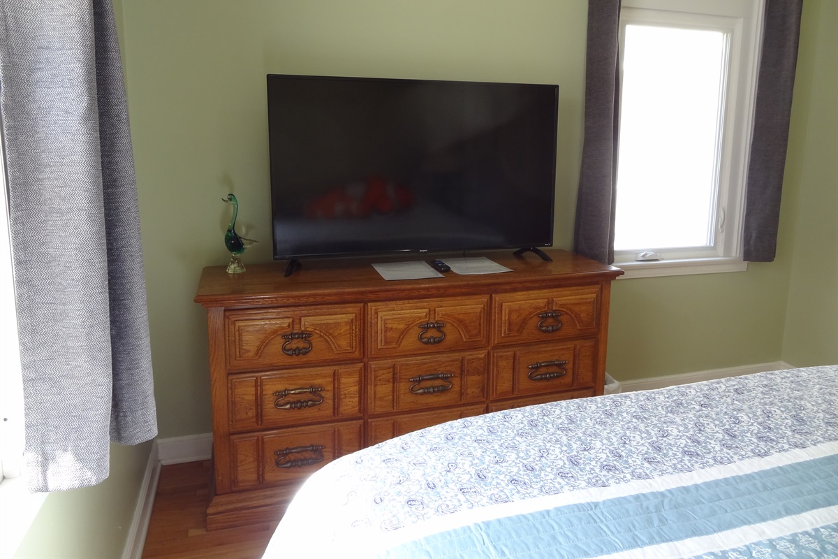 2nd bedroom with queen bed and Roku smart TV