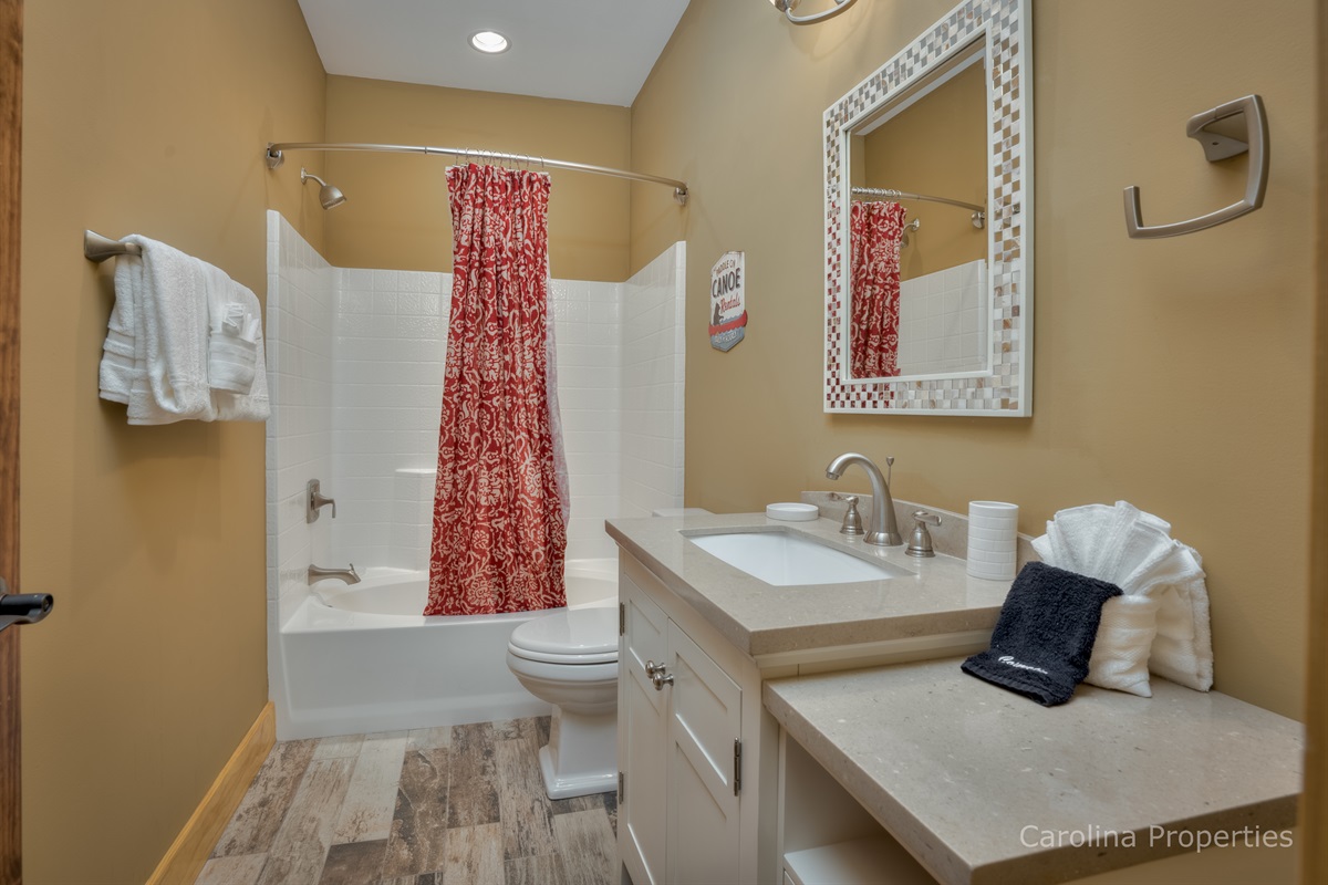Full bathroom with tub/shower combination