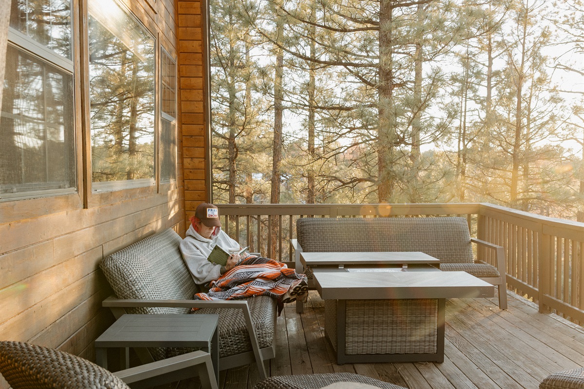 Relax on the spacious deck at Poppywood Pines with comfortable seating and forest views. This peaceful Show Low retreat offers the perfect spot for morning coffee or reading, surrounded by towering ponderosa pines in the heart of the White Mountains.