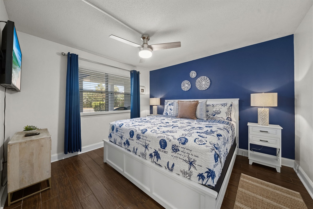 Guest King Suite with direct access to the guest bathroom